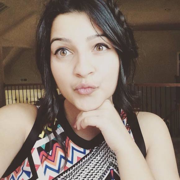 Meet your Posher, Alexandra