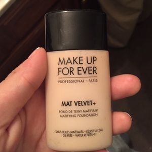 Make Up For Ever mat velvet+ #40
