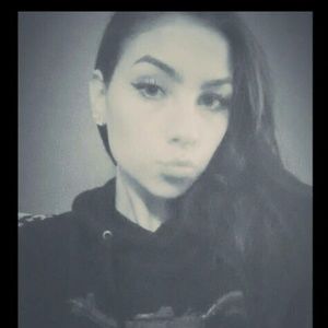 Meet your Posher, Leya