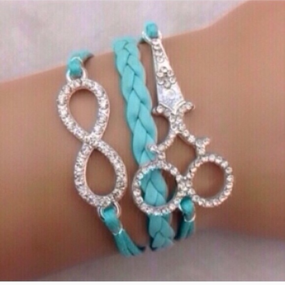 Jewelry - Hairstylist Bracelet✨12 available✨