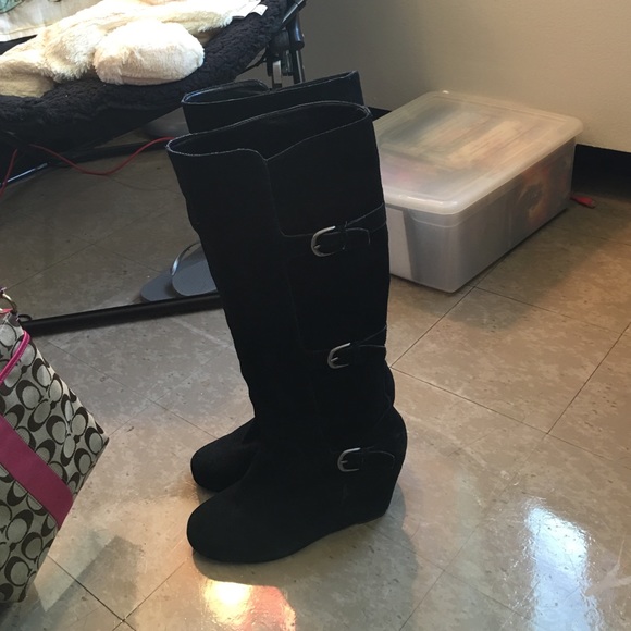 Tall black boots - Picture 2 of 3
