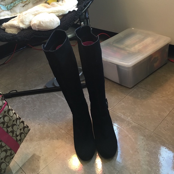 Tall black boots - Picture 3 of 3
