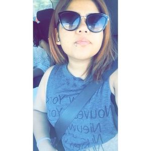 Meet your Posher, Laura