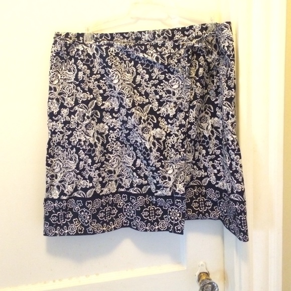 Cute Ann Taylor wrap skirt