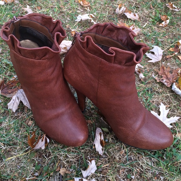 Me Too ankle booties