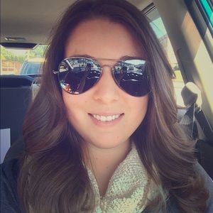 Meet your Posher, Laura