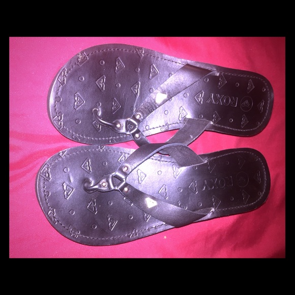 Black "leather" Roxy brand flip flops