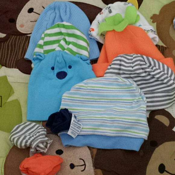 Boys nb hats, and mittens