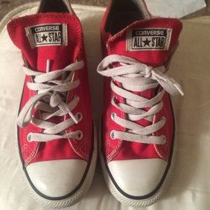 Red Converse !