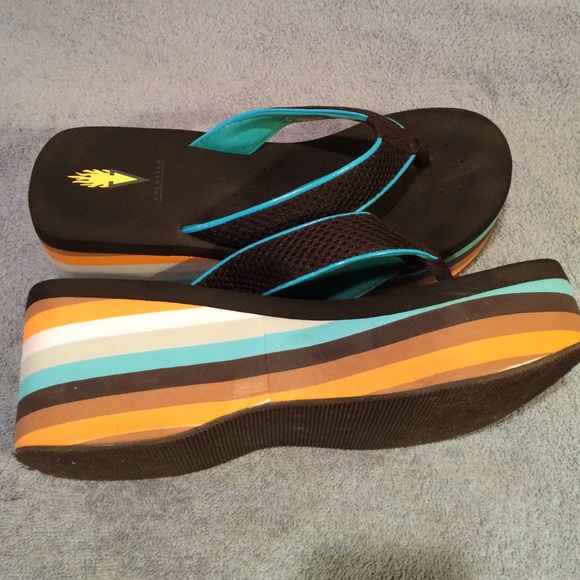 Volatile sandals