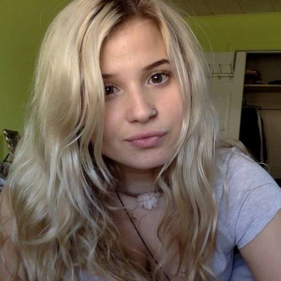 Meet your Posher, Carly - Picture 1 of 1