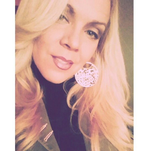 Meet your Posher, Jennifer - Picture 1 of 1