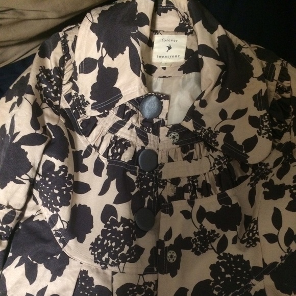 Floral jacket - Picture 2 of 4