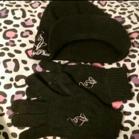 SOLD*** DO NOT BUY*** Hat and gloves