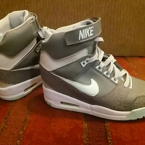 NIKE wedges (only worn 2x)