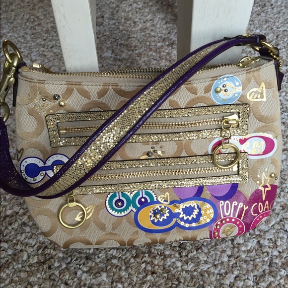 Coach Handbags - 💖💛Adorable COACH Poppy Purse!💖