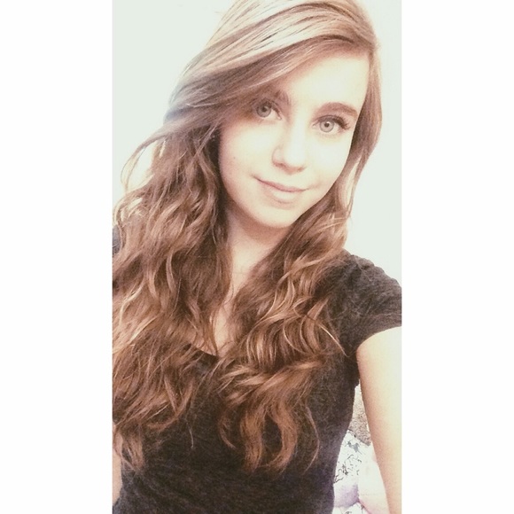 Meet your Posher, Laura - Picture 1 of 1