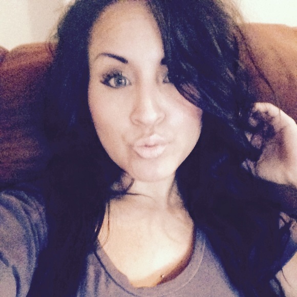 Meet your Posher, Laura - Picture 1 of 1