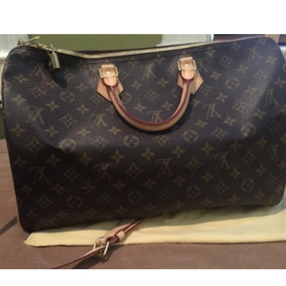 SOLD 😊Speedy 40 Bandouliere - Picture 2 of 3