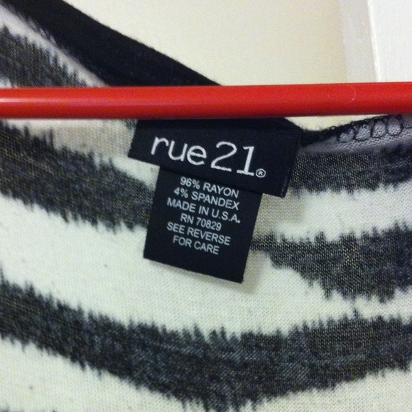 Rue21 top - Picture 2 of 2