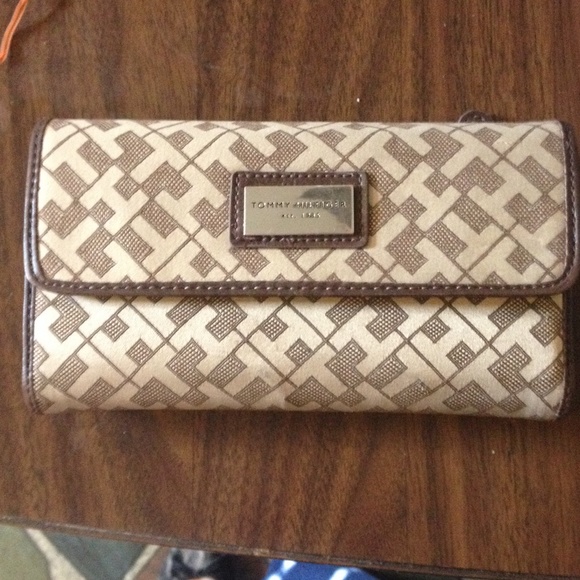 Tommy Hilfiger wallet