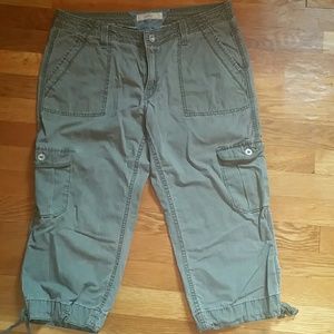 Levi's cargo style capris