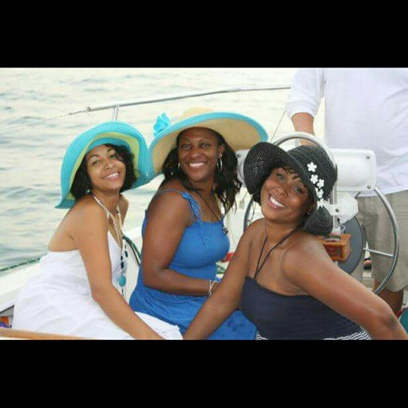 😍😘MEET YOUR POSHER😍😘 - Picture 3 of 3