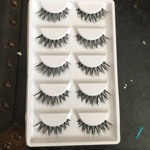 Set of 5 fake eyelashes. 100% Silk