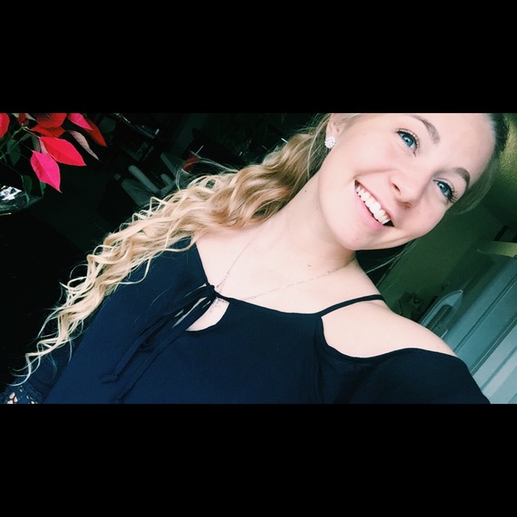 Meet your Posher, Hailey - Picture 1 of 1