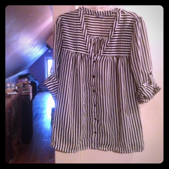 Quarter sleeve stripped shirt