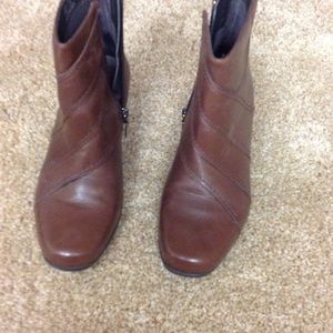 Brown boots side zipper