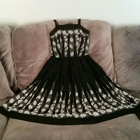 Dresses & Skirts - Vintage 1950s Beauty! Black/ white stitching VLV
