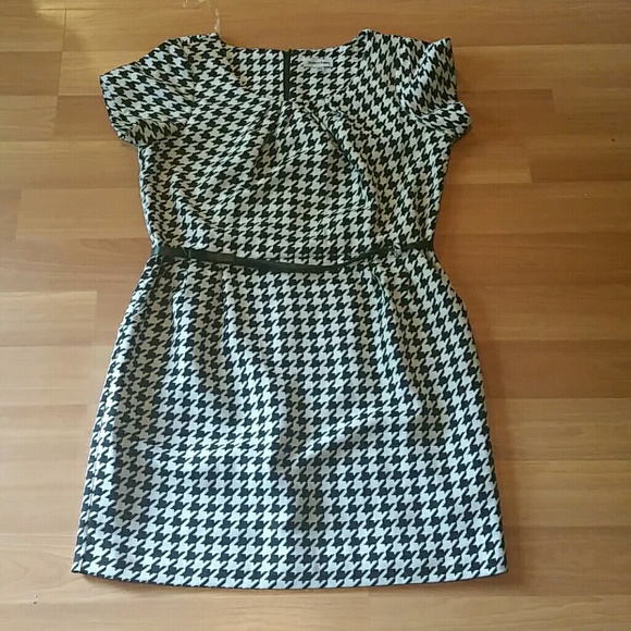 Black and White Houndstooth Pattern Shealth Dress