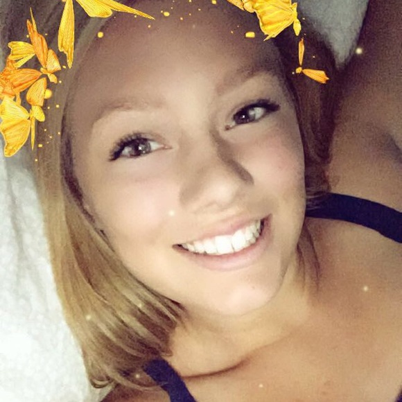 Meet your Posher, Ashlynn - Picture 1 of 1