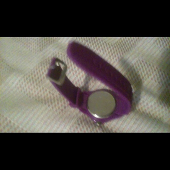 Females watch - Picture 2 of 4