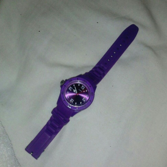 Females watch - Picture 3 of 4