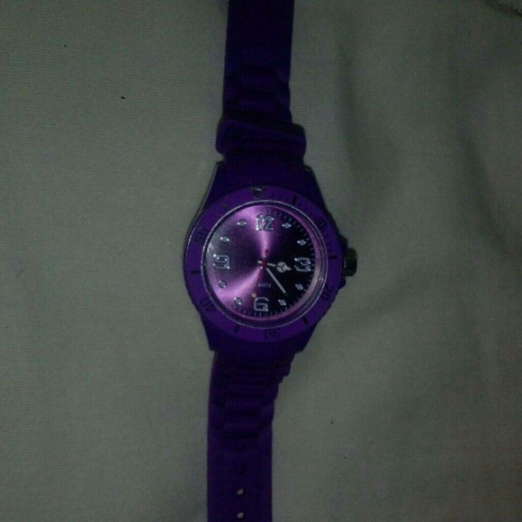 Females watch - Picture 4 of 4