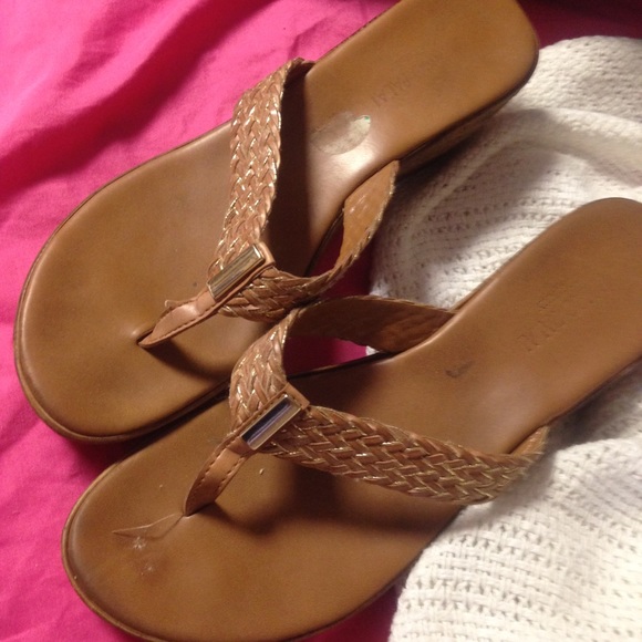 Tan Low Wedges Size 8