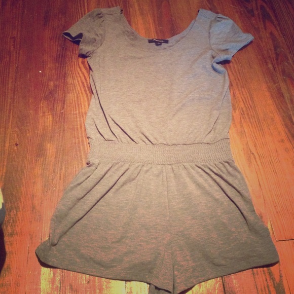 Romper - Picture 1 of 4