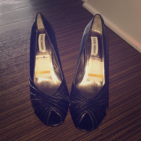 Black wedges, barely used! Great condition!