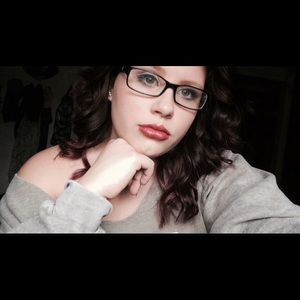 Meet your Posher, Alexis