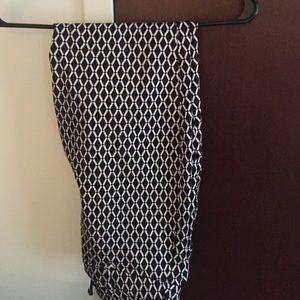 H & M black and white ankle pants