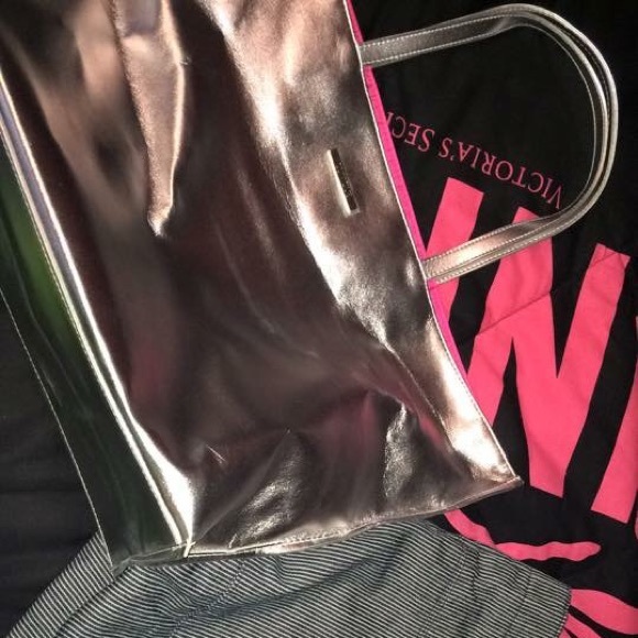 Totes - Picture 1 of 2