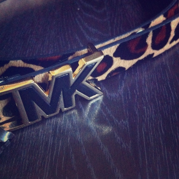 Michael Kors Leo 🐄Cowhide 🐄 Belt