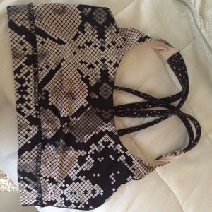 Size 4 Lulu lemon sports bra *WORN ONCE*