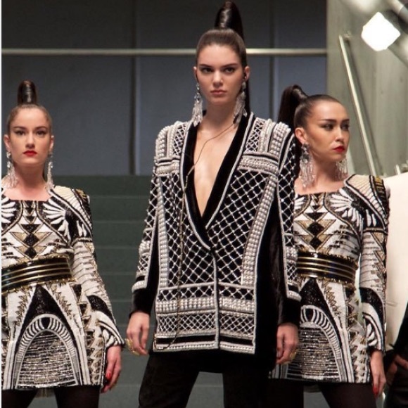 ❌SOLD❌ Balmain H&M Chandelier Crystal Earrings - Picture 4 of 4