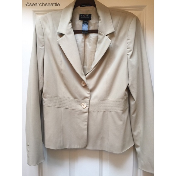 Beige Tailored Blazer {12}
