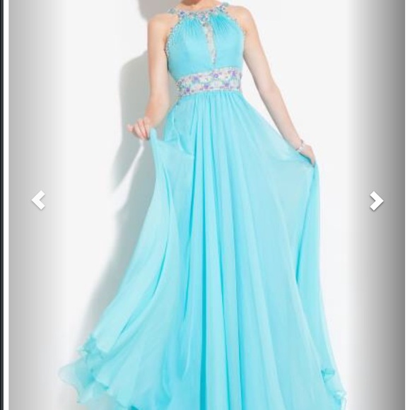 I'm selling because I no longer need the dress.