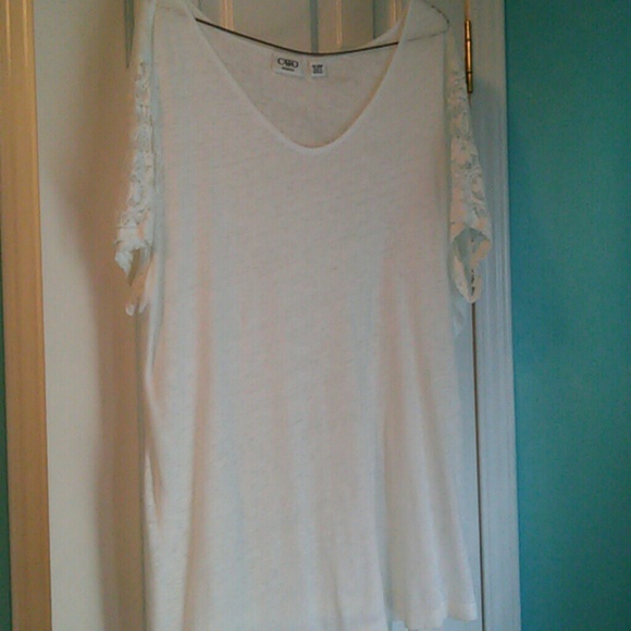 White/lace sleeve top