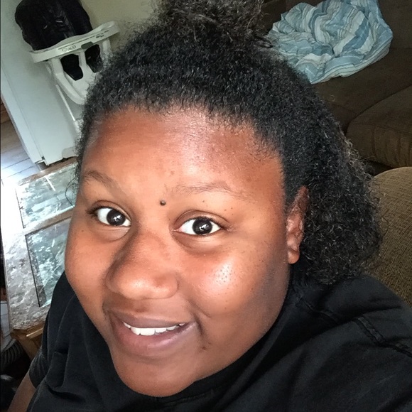 Meet your Posher, Dejah